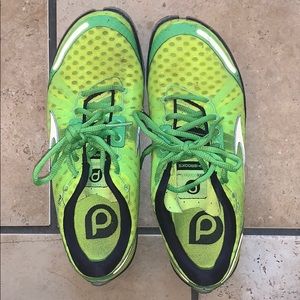 Brooks pure connect tennis shoes